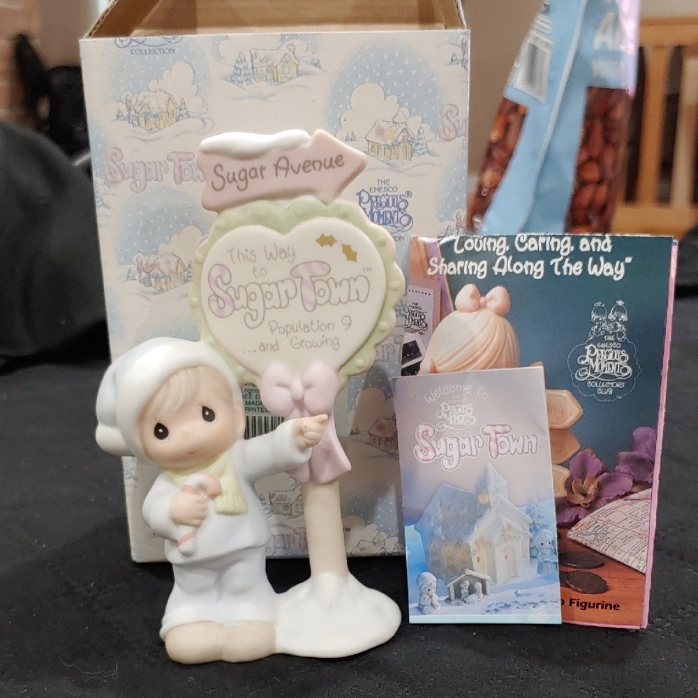 Precious Moments Sugar Town Figurine - White and Pink